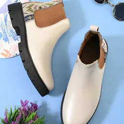 The Roadster Lifestyle Co Women Woven Design Block-Heeled Chelsea Boots-picture-29