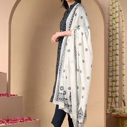 Anouk Women Bandhani Printed Regular Pure Cotton Kurta with Trousers & With Dupatta image 5