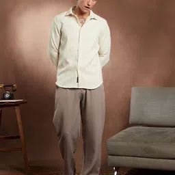 Campus Sutra Men Solid Regular Shirt-image-63