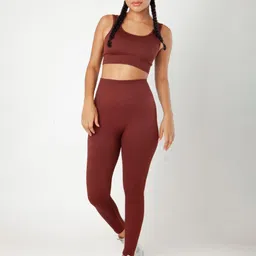 THEFITTHEORY Medium Coverage Lightly Padded Bra image 3