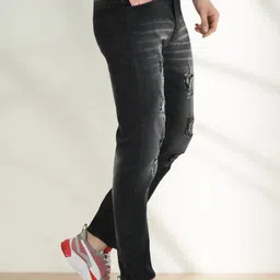 LINARIA Men Classic Mid-Rise Mildly Distressed Cotton Jeans-image-77