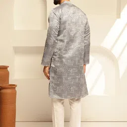 SOJANYA Men Regular Kurta with Pyjamas image 3