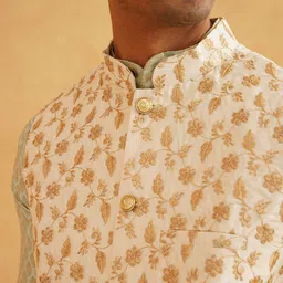 SOJANYA Men Regular Thread Work Kurta with Churidar image 4