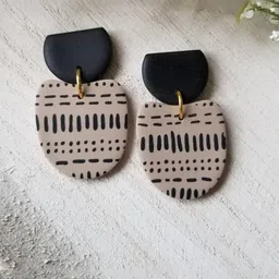 VMA PLAY FASHION Geometric Shaped Drop Earrings-picture-14