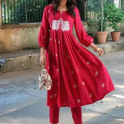 Aaghnya Geometric Printed Notch Neck Thread Work Kurta With Trouser-picture-7