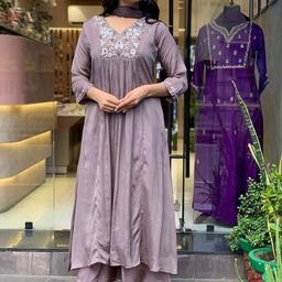 PARNAVI Aayushi Floral Yoke Design Pleated Thread Work Kurta With Palazzos & Dupatta-10