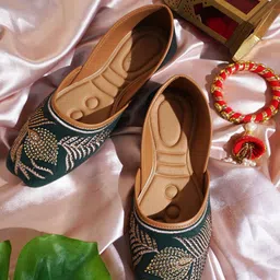 Froh Feet Women Embellished Ethnic Mojaris Flats-image-93