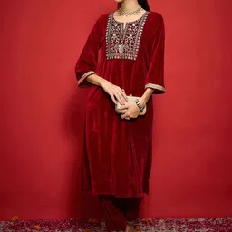 Shae by SASSAFRAS Women Ethnic Motifs Yoke Design Regular Sequinned Velvet Kurta with Harem Pants-picture-10