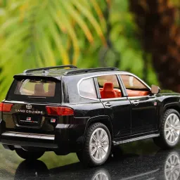 1/24 Toyota Land Cruiser Toy Car Metal Diecast Alloy Zinc Car-36