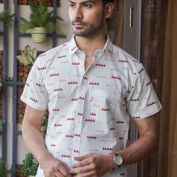 Mast & Harbour Conversational Printed Short Sleeves Spread Collar Cotton Shirt-image-90