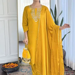 CHANDALIYO Floral Embroidered Sequinned Straight Kurta With Trousers & Dupatta-picture-20