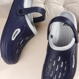 Kook N Keech Men Colourblocked Clogs-picture-27