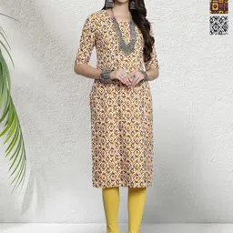 HERE&NOW Women Pack Of-3 Geometric Printed Crepe Kurta-image-75