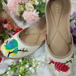 Fulkari Women Embellished Ethnic Mojaris Flats-picture-36