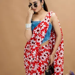 HELLA FASHIONS Floral Printed Saree-image-13