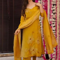 Lilots Women Floral Printed Regular Kurta with Palazzos & With Dupatta-picture-17