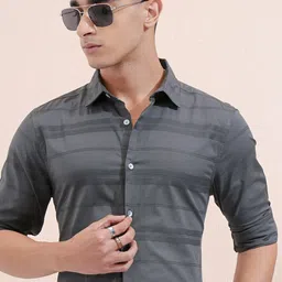 HIGHLANDER Men Cutaway Collar Horizontal Striped Cotton Formal Shirt-image-19