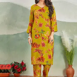Pari THE FASHION STUDIO PUSHAPA Women Floral Printed Kurta with Trousers-image-64