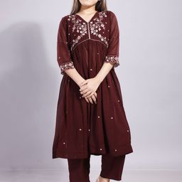 CurlyTales Girls Floral Embroidered Empire Thread Work A-Line Georgette Kurta With Trouser-image-14