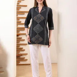 keshubaba Geometric Printed Mandarin Collar Denim Kurta-picture-15