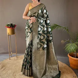 Parampara Ethnic Motifs Woven Design Zari Pure Silk Banarasi Saree-picture-35