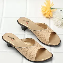 TWINSSHOE Women Embellished Block Heels-image-40