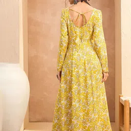 Shae by SASSAFRAS Floral Printed Mirror Work A-Line Kurta with Trouser image 2
