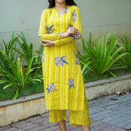 GoSriKi Women Printed Regular Kurta with Palazzos-22