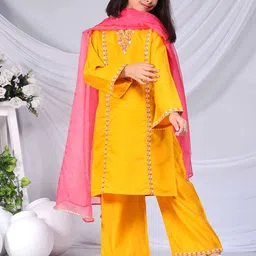 misbis Girls Embroidered Regular Kurti with Palazzos & With Dupatta-image-41