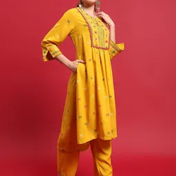 Shree Geometric Printed High-Low Kurta With Trouser image 4