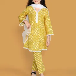 LOOKS AND LIKES Girls Ethnic Motifs Printed Kurta with Trousers & Dupatta-picture-6