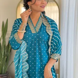 Twika Bandhani Printed V-Neck Sequinned Straight Kurta With Trouser And Dupatta image 4