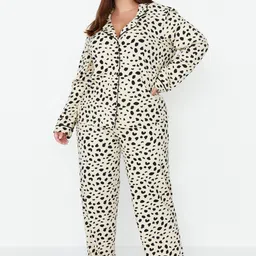 Trendyol Printed Lapel Collar Nightsuit-image-25