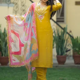 TWINS LADY Women Floral Embroidered Regular Kurta with Trousers & With Dupatta-23