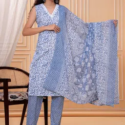 HIGHLIGHT FASHION EXPORT Women Floral Printed Pure Cotton Kurta with Trouser & Dupatta-picture-10