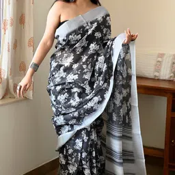 Fevinaa Floral Printed Saree-14