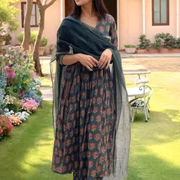 Aaghnya Women Viscose Rayon Printed Kurta Sets-image-77