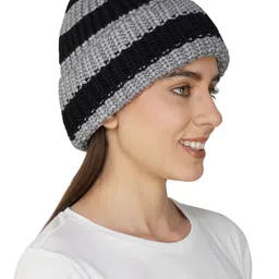 iSWEVEN Unisex Colourblocked Woollen Beanie image 3