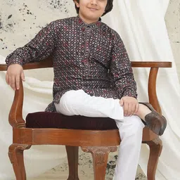 Aj DEZInES Boys Embroidered Regular Sequinned Kurta with Pyjamas image 2
