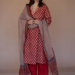 THE INDIAN ETHNIC CO Chevron Block Printed Kota Doria Cotton Dupatta-picture-0