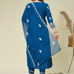 MOKOSH Women Embroidered Regular Thread Work Kurta with Trousers & With Dupatta image 3
