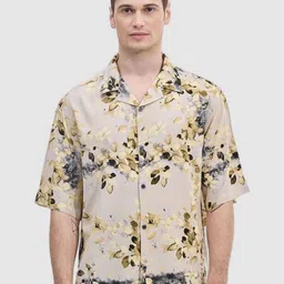 Snitch Men Relaxed Fit Cuban Collar Floral Printed Casual Shirt-image-65