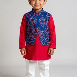Sangria Boys Pure Cotton Mandarin Collar Kurta-Pyjama With Printed Jacket Set-picture-31