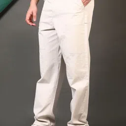LIMEROAD Men Solid Self Design Cargos Regular Fit Regular Fit Flat-Front Cargos Trousers image 4