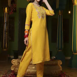 BANDIA Floral Yoke Design Thread Work Straight Kurta With Trousers & Dupatta-picture-9