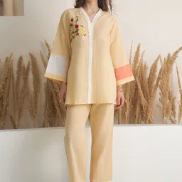 Aura By Sanskrutihomes Embroidered Linen V-Neck Tunic With Trousers Co-Ords-picture-15