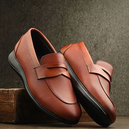 knoos Men Textured Loafers-image-4