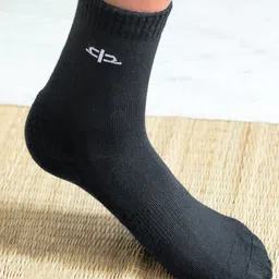 Heelium Kids Black Pack of 5 Solid Bamboo Anti-Odour Calf-Length Socks image 4