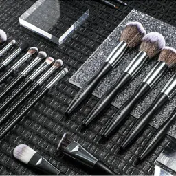 Veoni BELLE Angular Fluffy Eyeshadow Blending & Highlighting Makeup Brush - Black image 3