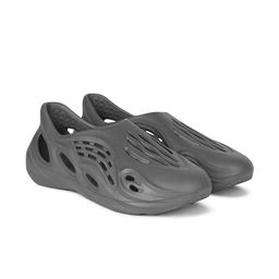 Aqualite Men Featherweight Clogs image 2